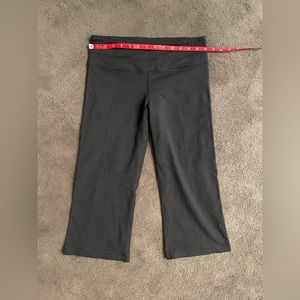 Lululemon black crops 6